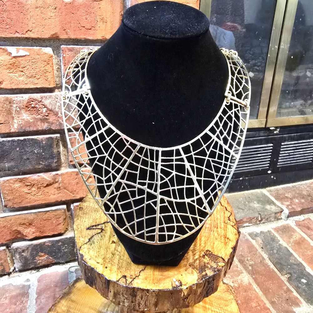 BCBGMAXAZARIA WEB CHOCKER